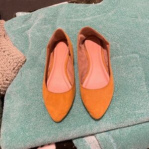 Old Navy Women's Pointed Toe Flats in Mustard
